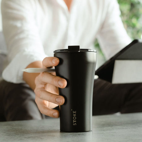 Sttoke Ceramic Reusable Coffee Cup 350ml Luxe in Black - Image 02