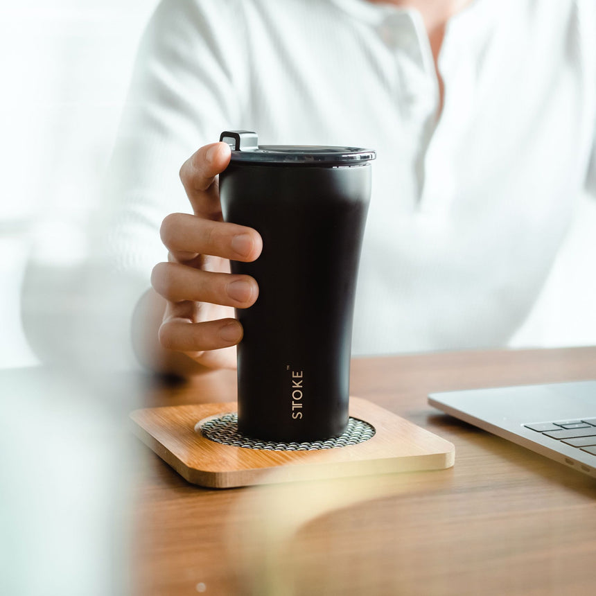 Sttoke Ceramic Reusable Coffee Cup 350ml Luxe in Black - Image 03