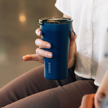Sttoke Ceramic Reusable Coffee Cup 350ml in Magnetic Blue - Image 02
