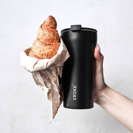 Sttoke Ceramic Reusable Coffee Cup 470ml Luxe in Black - Image 02