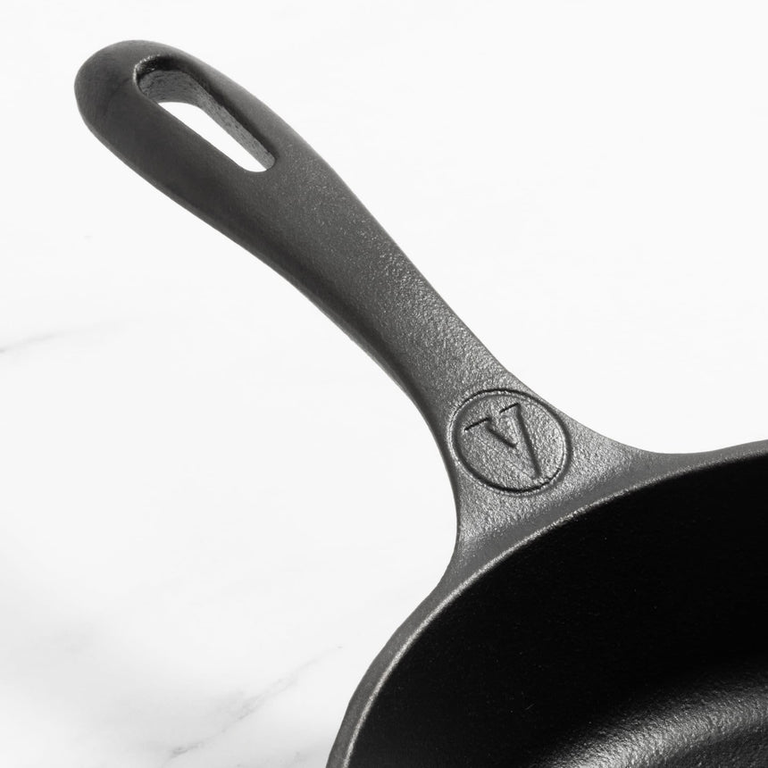 Victoria Seasoned Cast Iron Skillet 25cm - Image 03