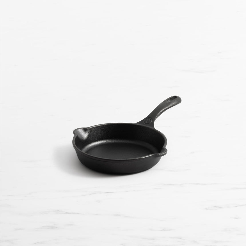 Victoria Seasoned Cast Iron Skillet 16cm - Image 01