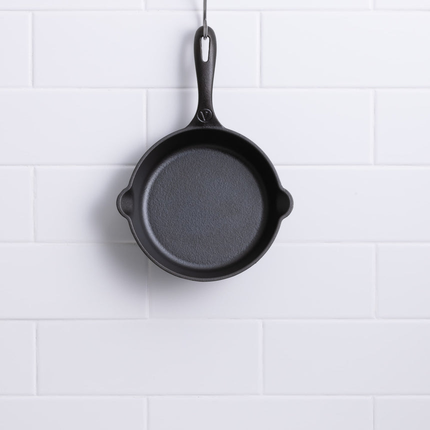 Victoria Seasoned Cast Iron Skillet 20cm - Image 04