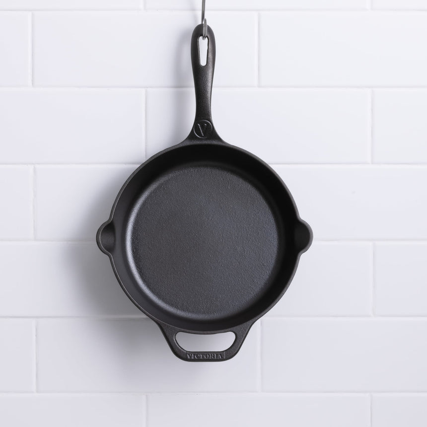 Victoria Seasoned Cast Iron Skillet 25cm - Image 04