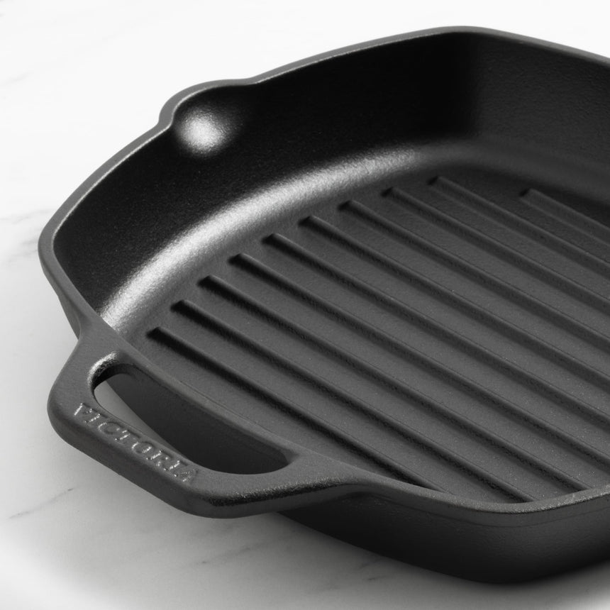 Victoria Seasoned Cast Iron Square Grill Pan 25cm - Image 02