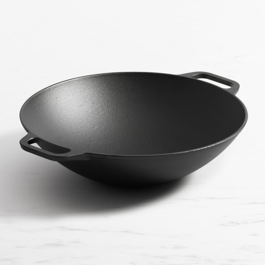 Victoria Seasoned Cast Iron Wok 35.5cm - Image 01