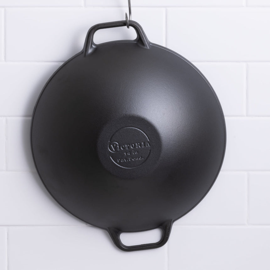 Victoria Seasoned Cast Iron Wok 35.5cm - Image 04