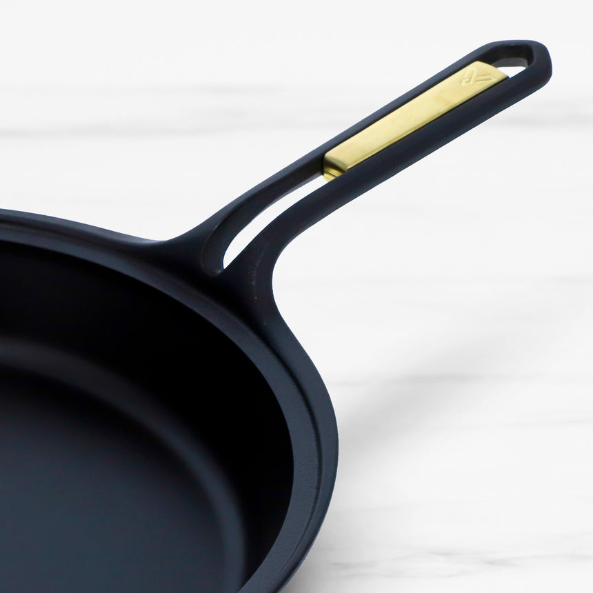 Victoria Signature Soft Seasoned Cast Iron Skillet 25cm in Black - Image 05