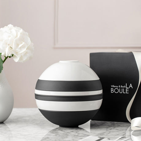 Villeroy & Boch Iconic La Boule 24x23.5cm in Black & in White - Image 02