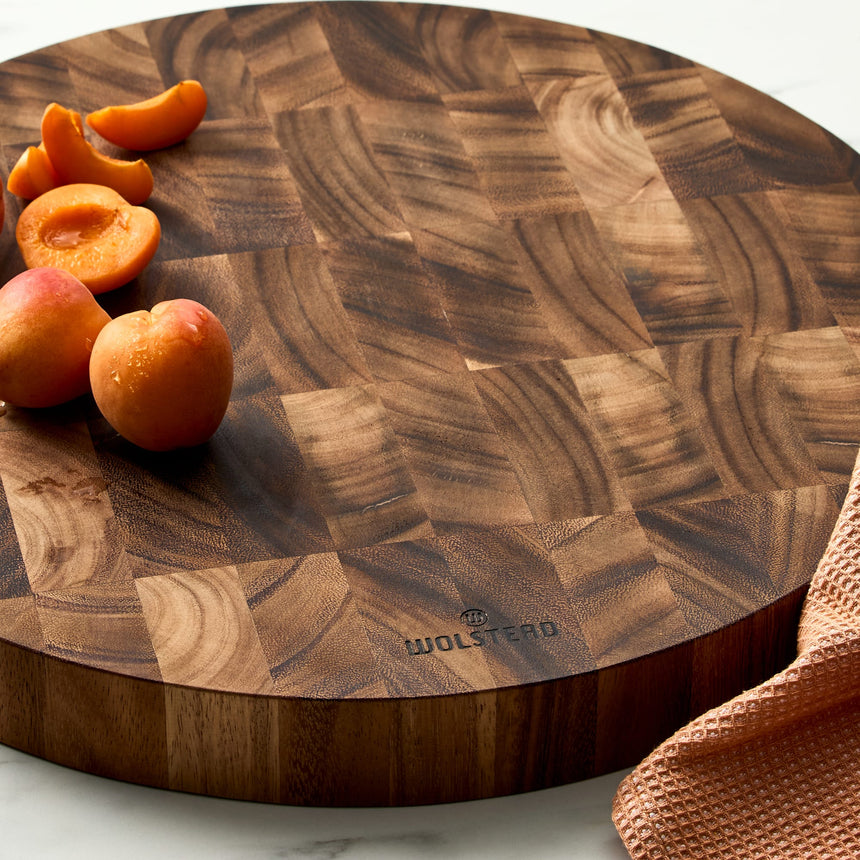 Wolstead Bonn Round End Grain Chopping Board 45x4.5cm - Image 04